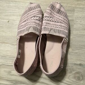 TOMS Women's Alpargata Burnished Lilac Arrow Embroidered Mesh slip-on shoes